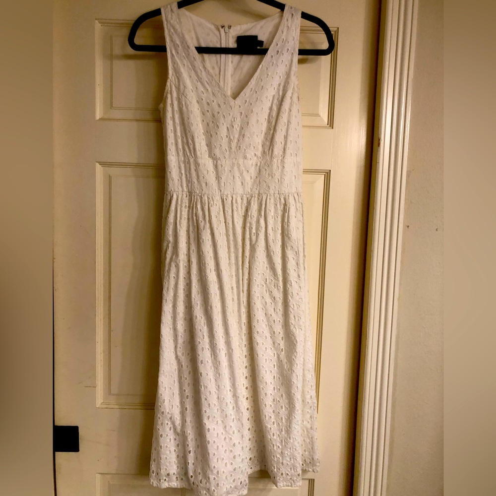 White sleeveless tea length dress size 4 Just…Taylor